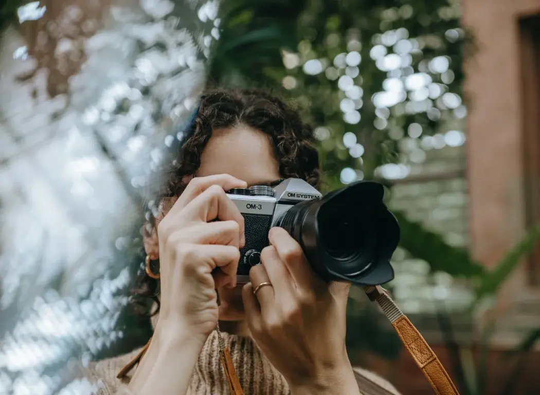 Foto de una chica haciendo una foto